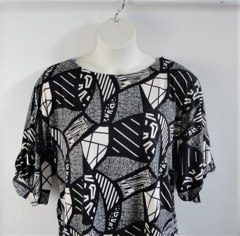 Black Geometric Brushed Polyester Post Surgery Shirt - Libby